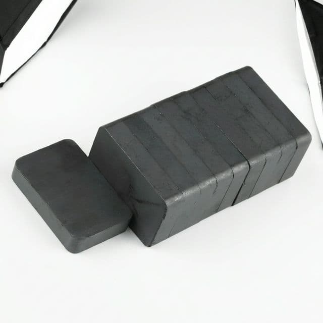 Stacked ferrite bar magnets in bulk pack format for large-batch industrial supply.